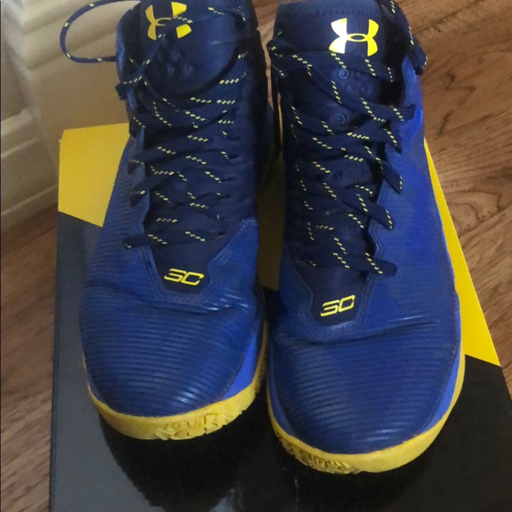 Boys size 6 Curry Under armour